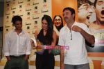 Kareena Kapoor, Sharman Joshi at the 3 Idiots script book launch in Phoenix Mill on 7th June 2010  (2).JPG
